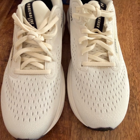 Brooks Women's Cream Running Shoes (size 9 - but they run big - Picture 8 of 10